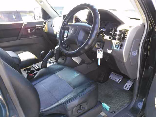 MITSUBISHI PAJERO