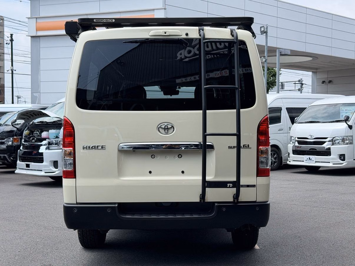 TOYOTA REGIUS ACE