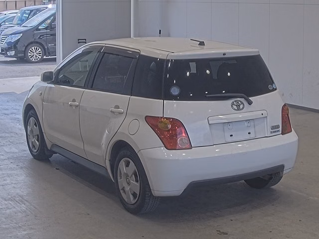 TOYOTA IST