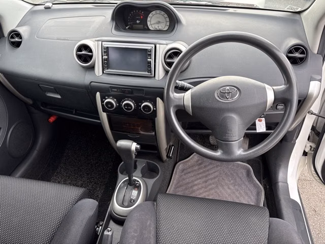 TOYOTA IST