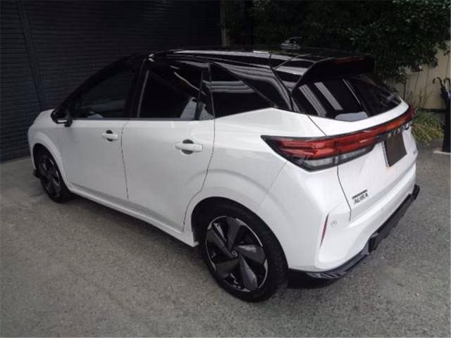 NISSAN AURA
