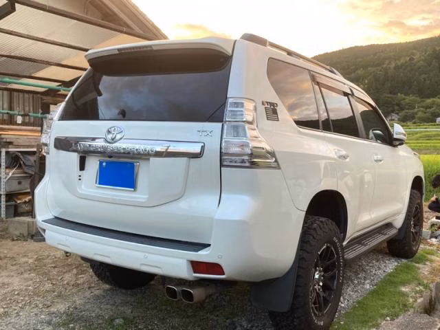 TOYOTA LAND CRUISER PRADO