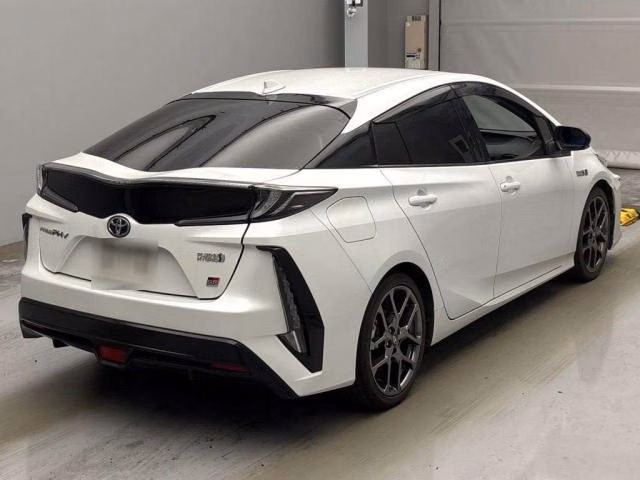 TOYOTA PRIUS PHV
