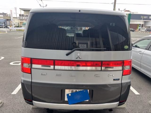 MITSUBISHI DELICA D:5