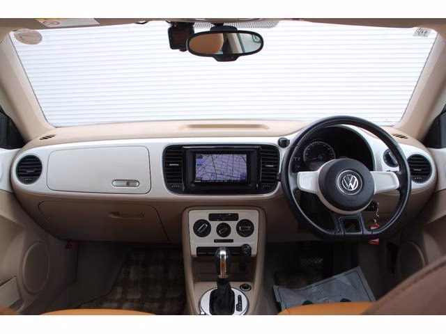 VOLKSWAGEN BEETLE