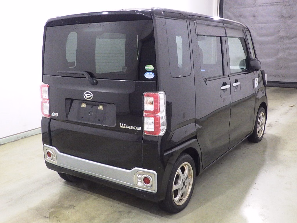 DAIHATSU WAKE