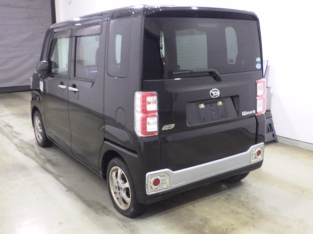 DAIHATSU WAKE