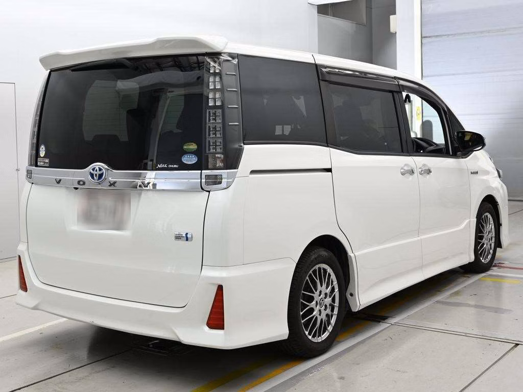TOYOTA VOXY