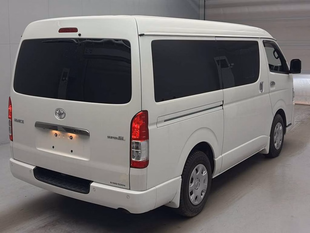 TOYOTA REGIUS ACE