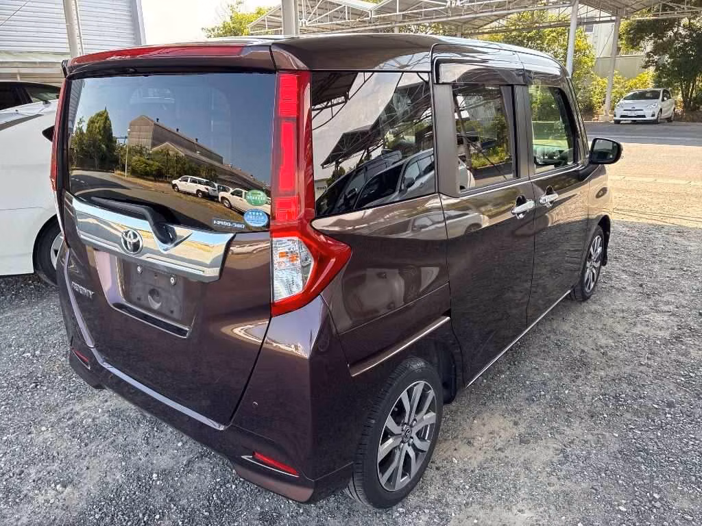 TOYOTA ROOMY