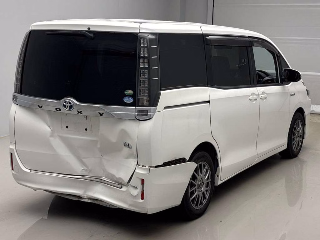 TOYOTA VOXY