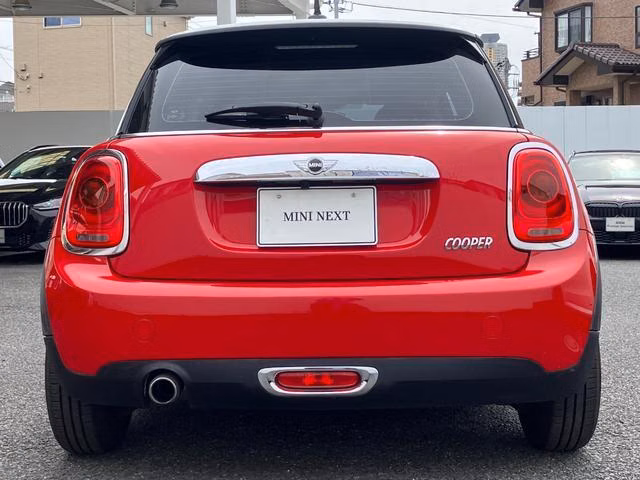 MINI HATCH