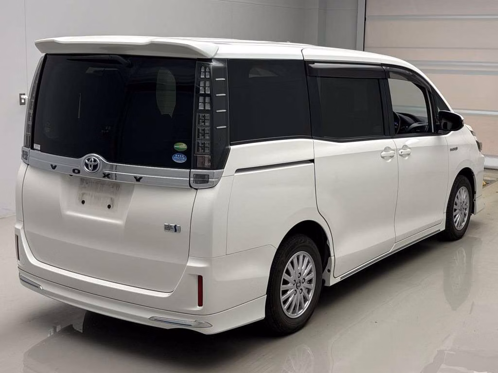 TOYOTA VOXY