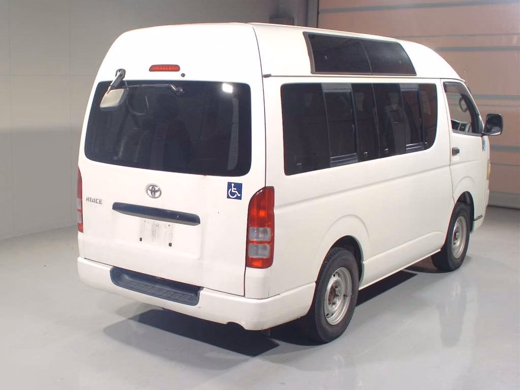 TOYOTA REGIUS ACE