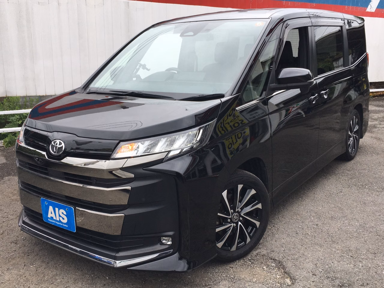 TOYOTA NOAH