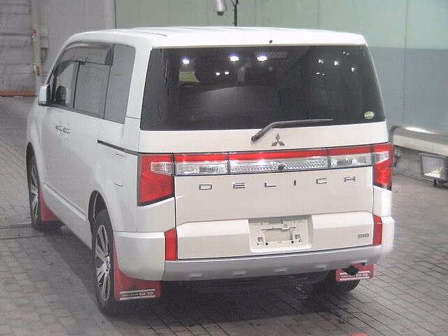 MITSUBISHI DELICA D:5