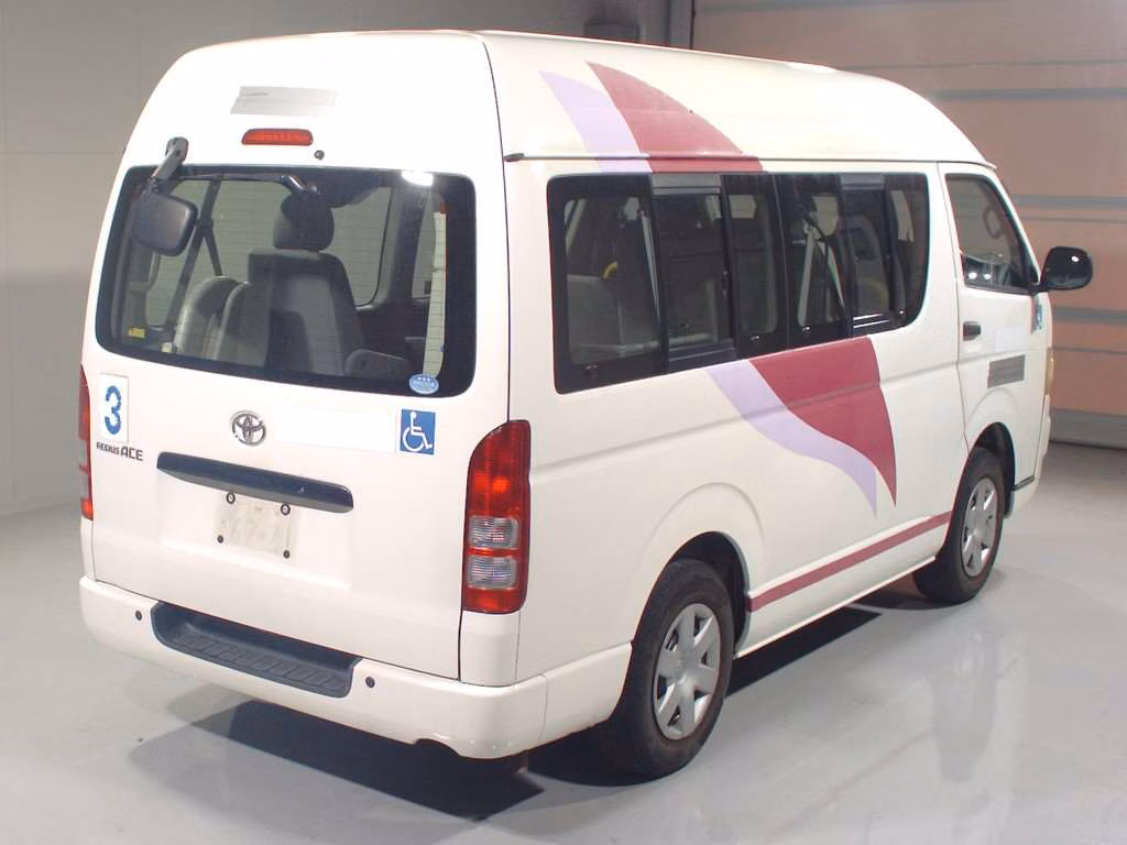 TOYOTA REGIUS ACE