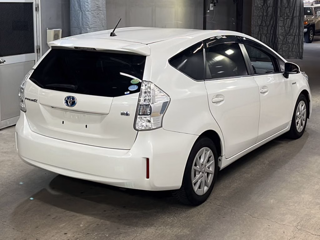 TOYOTA PRIUS ALPHA