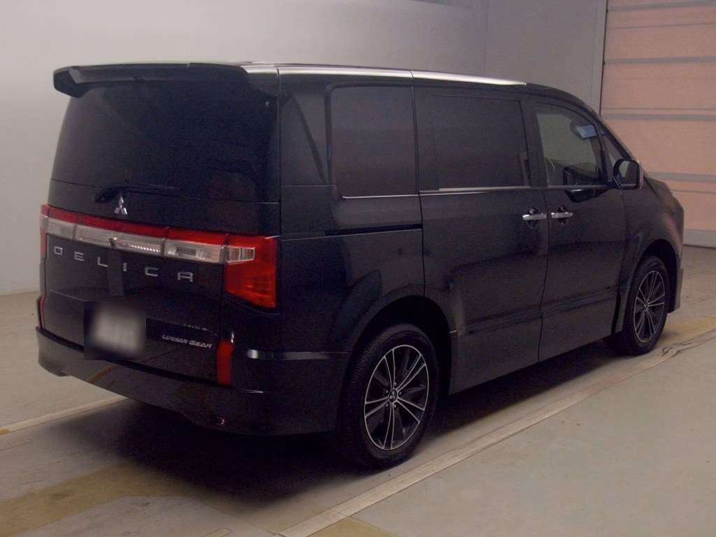 MITSUBISHI DELICA D:5
