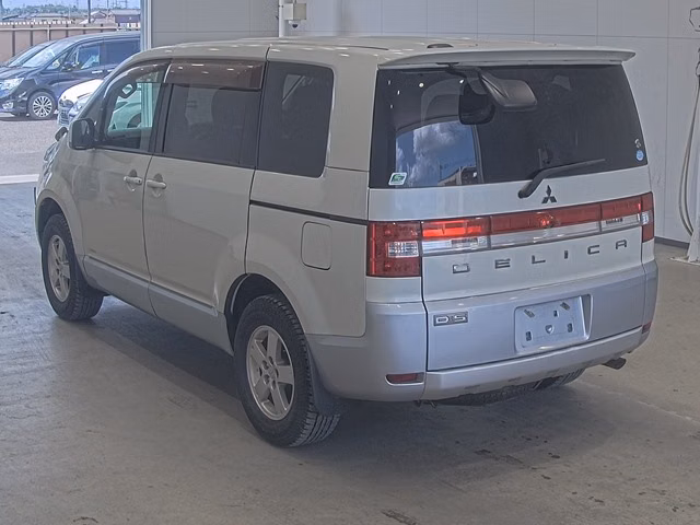 MITSUBISHI DELICA D:5