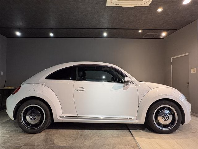 VOLKSWAGEN BEETLE