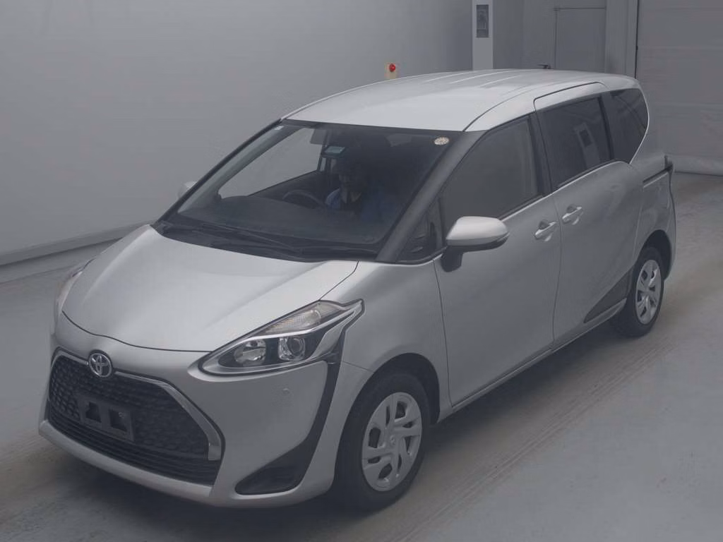 NISSAN AURA