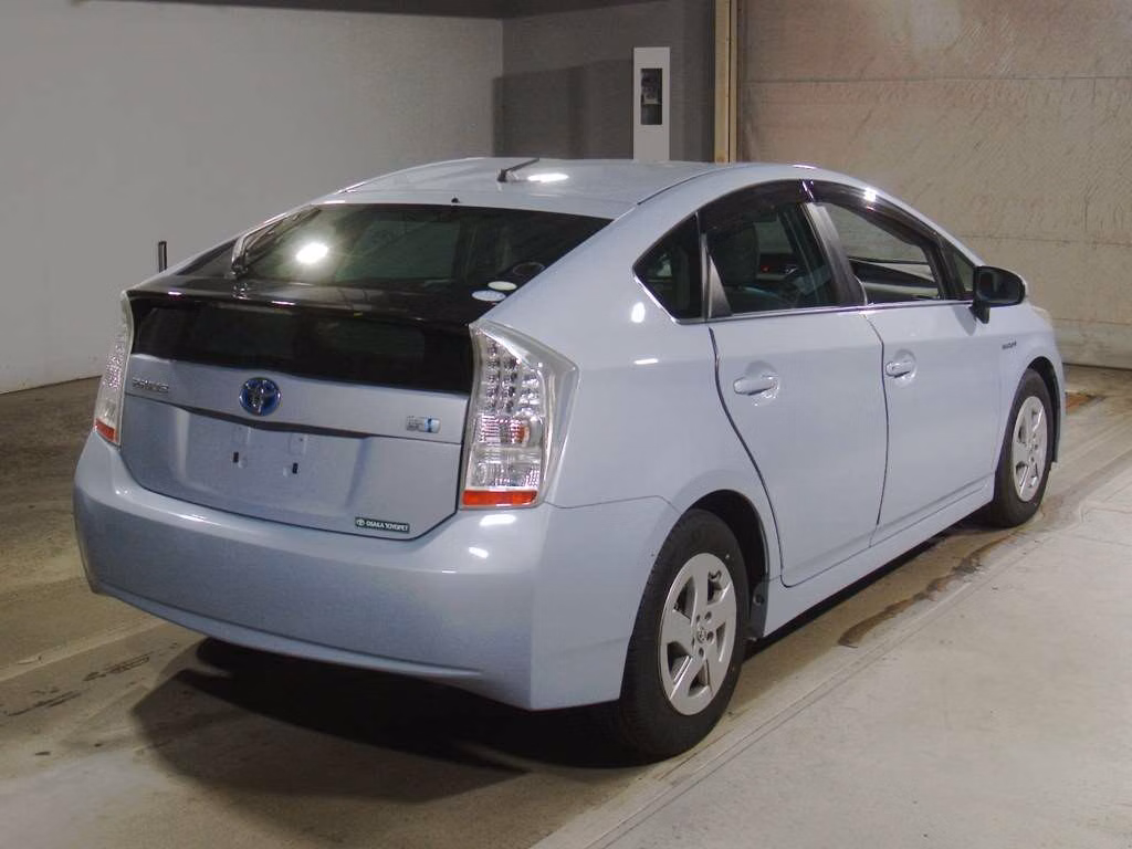 TOYOTA PRIUS