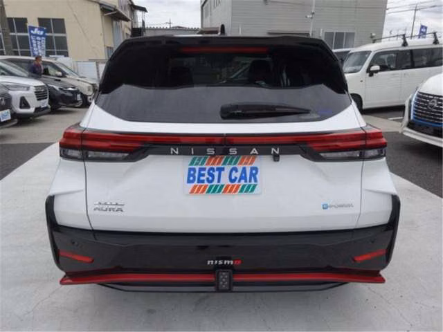 NISSAN AURA