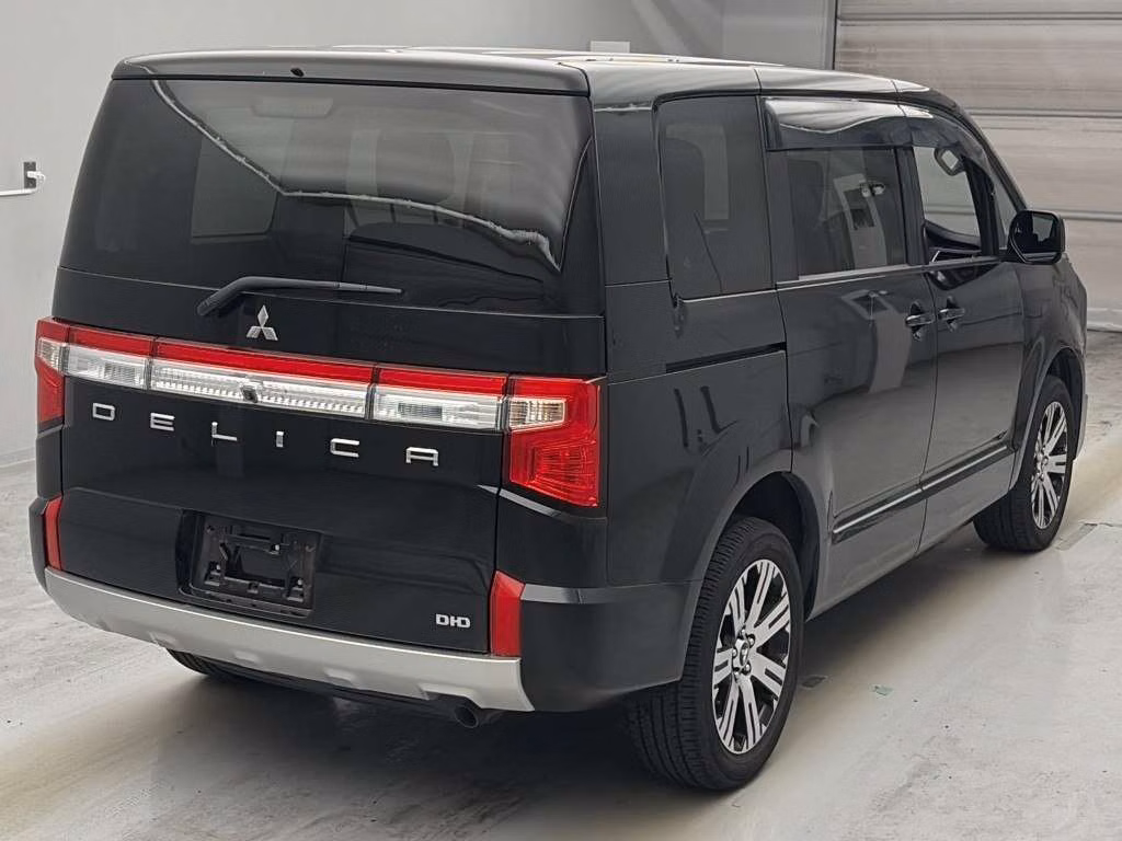MITSUBISHI DELICA D:5