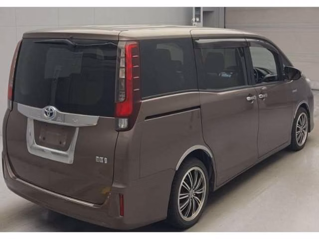 TOYOTA NOAH