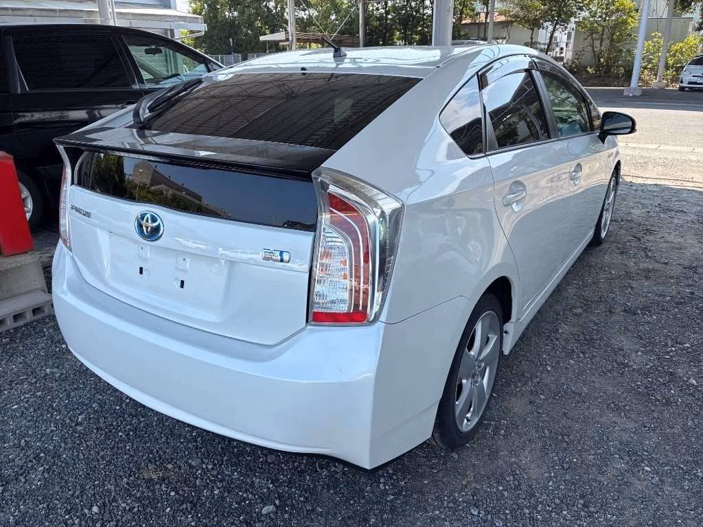 TOYOTA PRIUS