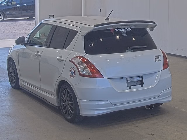 SUZUKI SWIFT