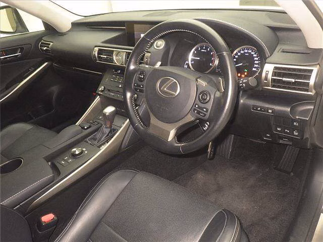 LEXUS IS300