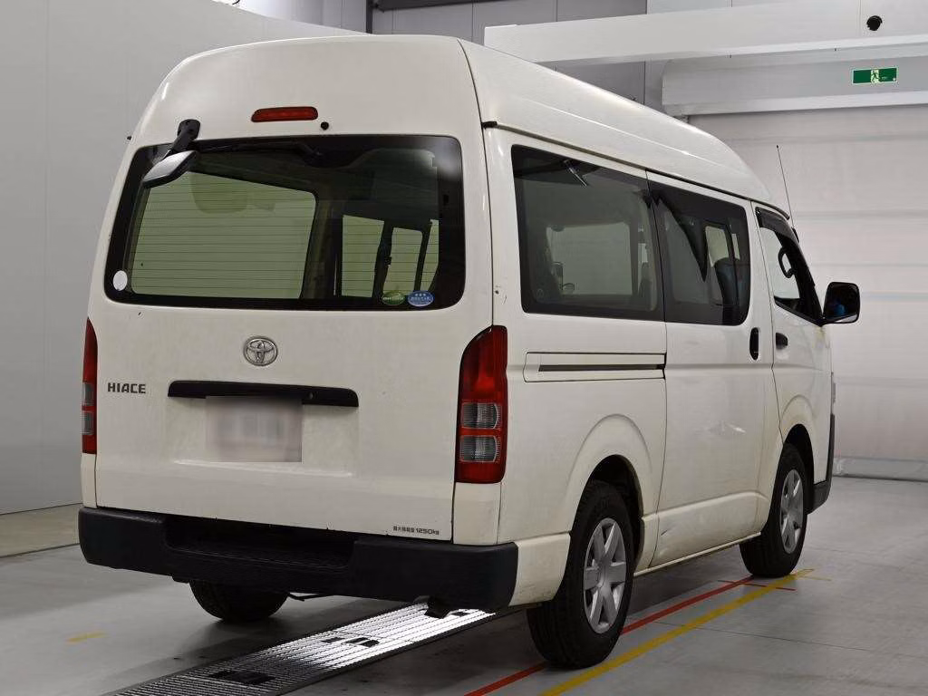 TOYOTA REGIUS ACE