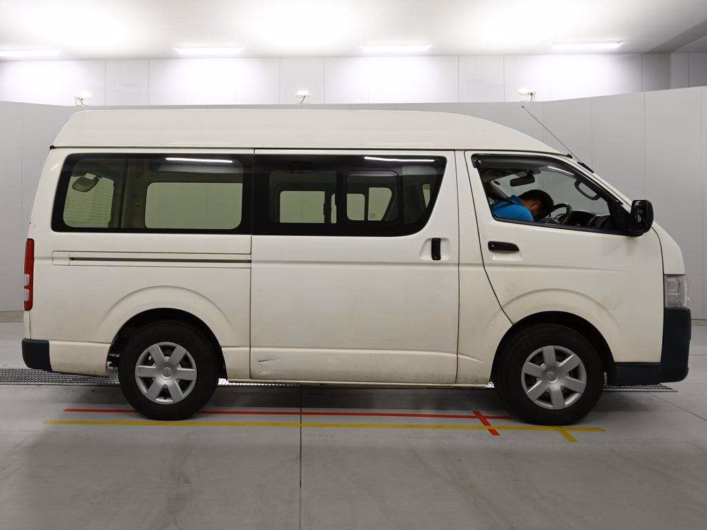 TOYOTA REGIUS ACE