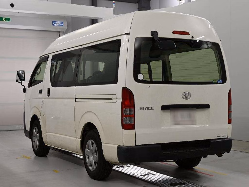 TOYOTA REGIUS ACE