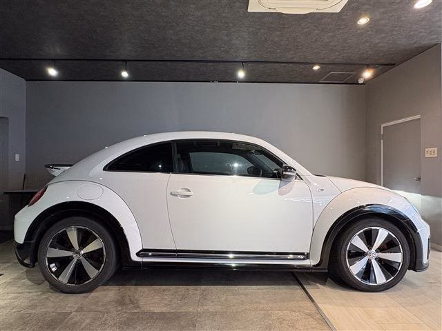 VOLKSWAGEN BEETLE