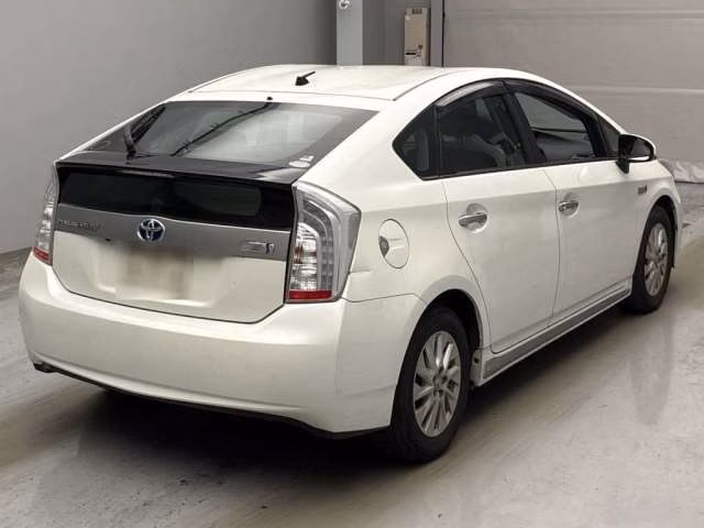 TOYOTA PRIUS PHV