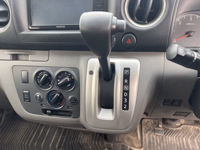 NISSAN NV350 CARAVAN