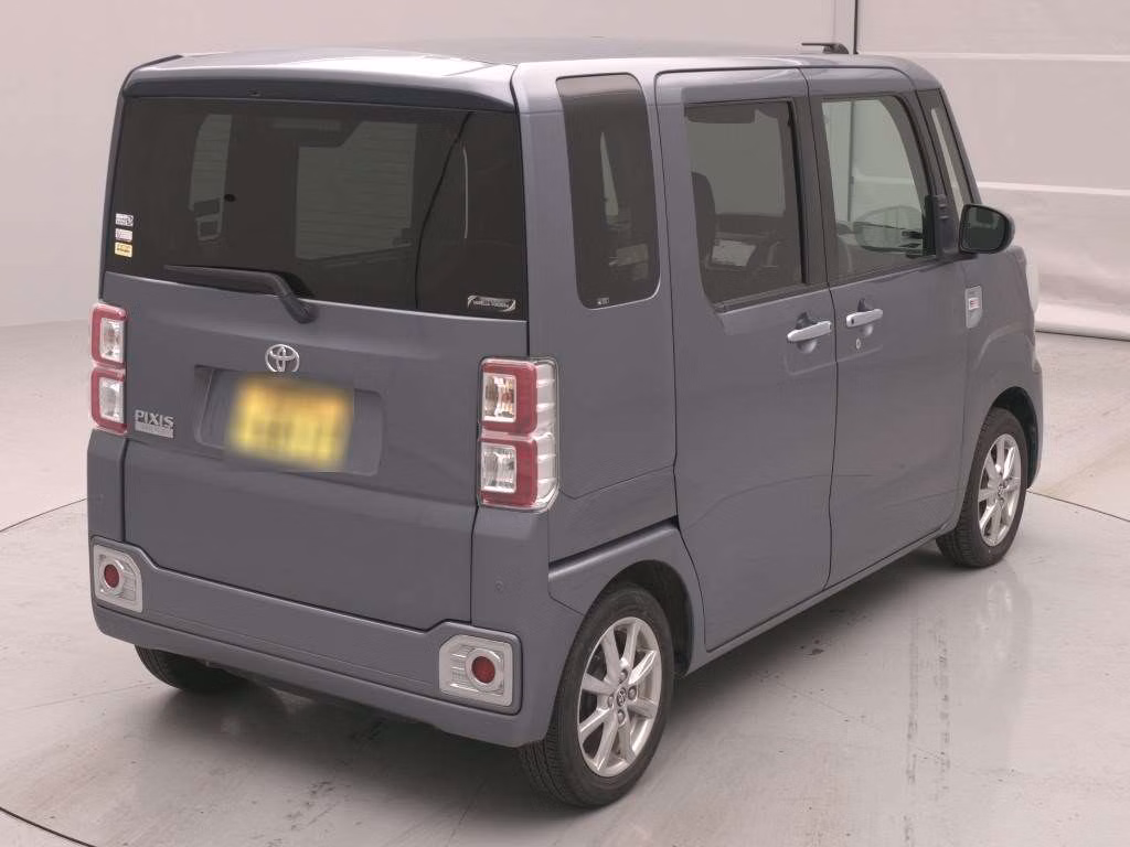 TOYOTA PIXIS MEGA