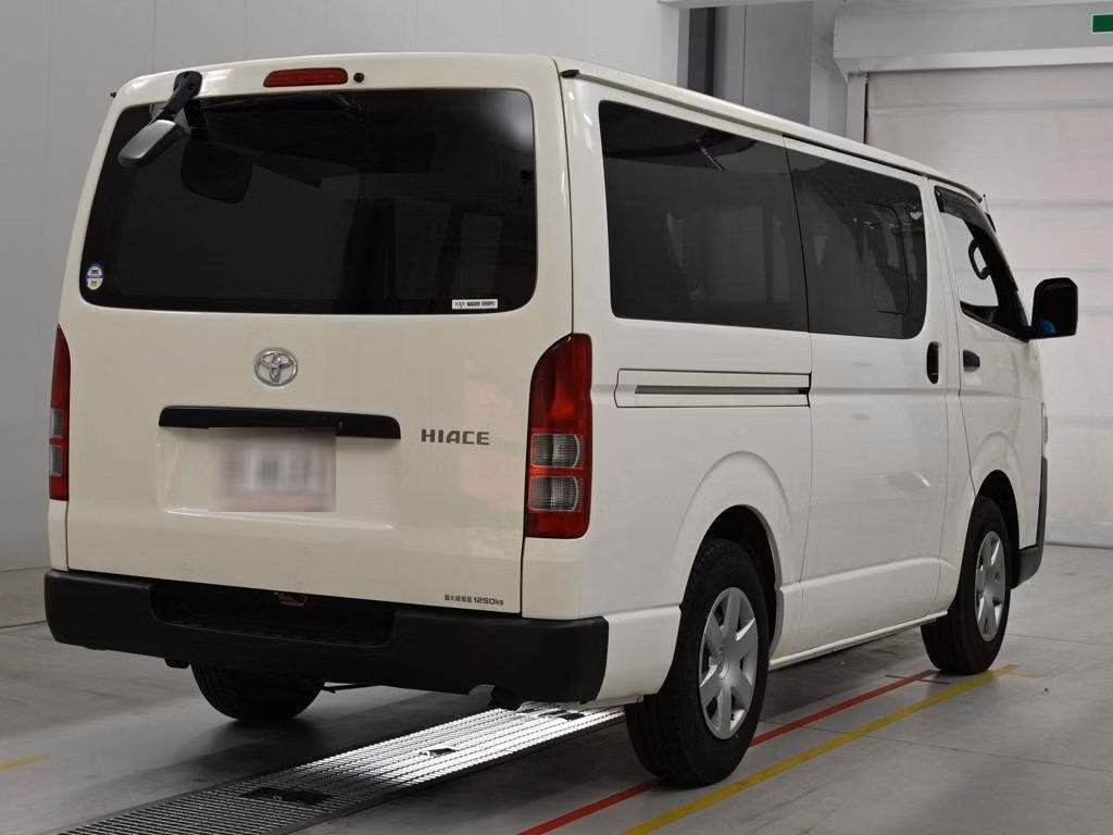 TOYOTA REGIUS ACE