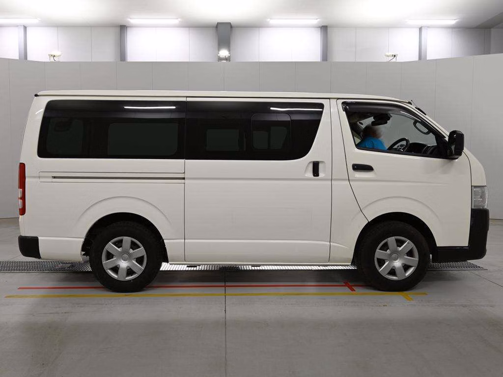 TOYOTA REGIUS ACE