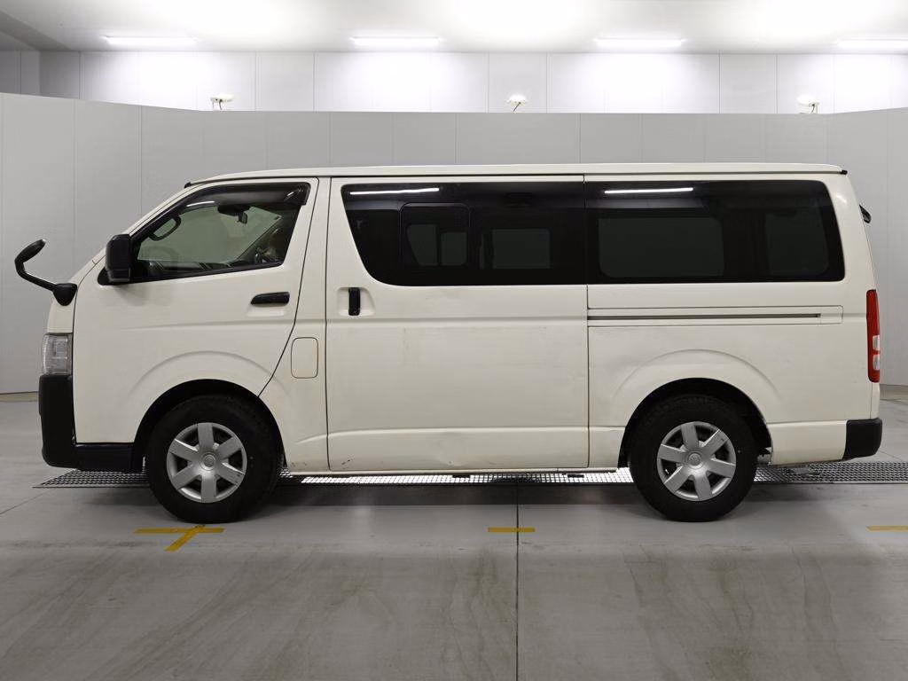 TOYOTA REGIUS ACE