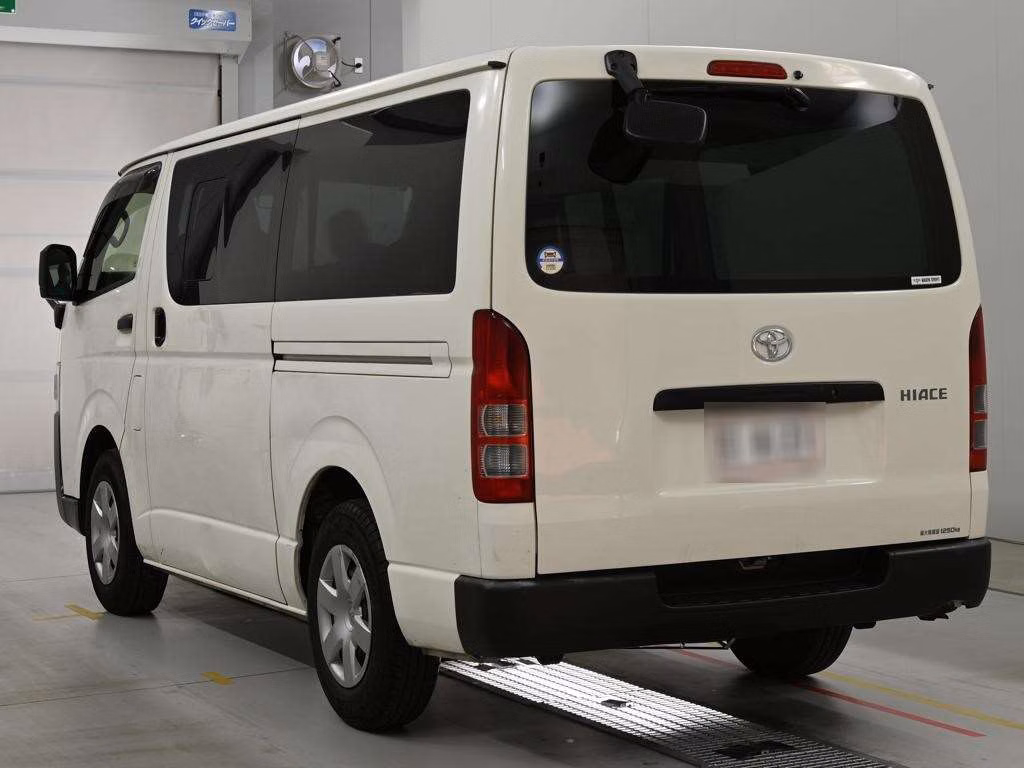 TOYOTA REGIUS ACE