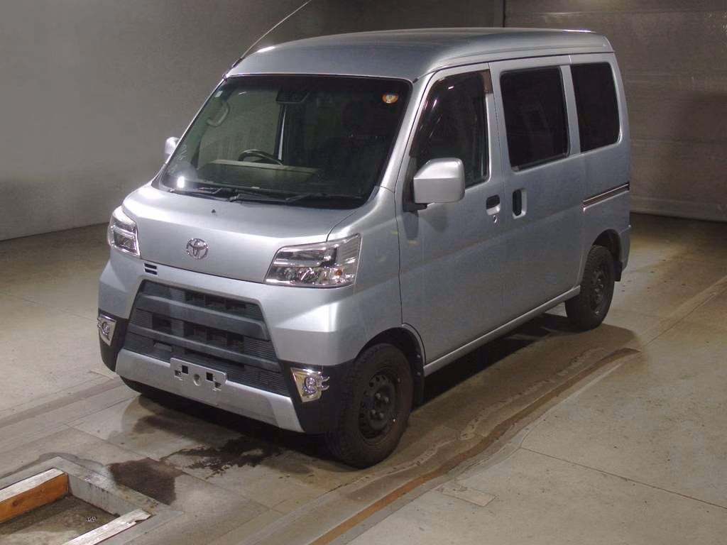 TOYOTA PIXIS VAN