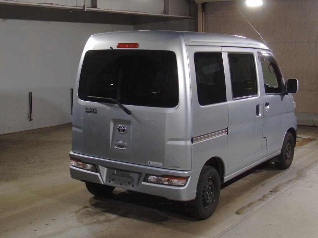 TOYOTA PIXIS VAN
