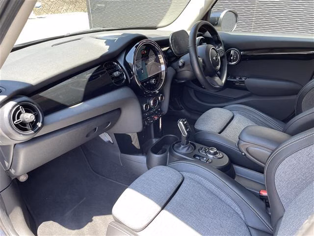 MINI HATCH