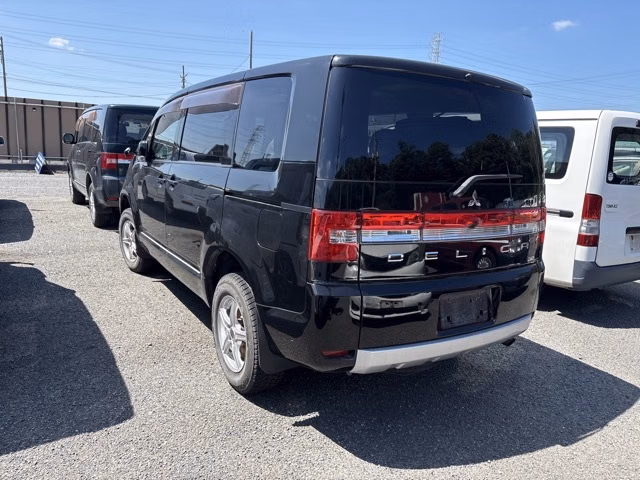 MITSUBISHI DELICA D:5