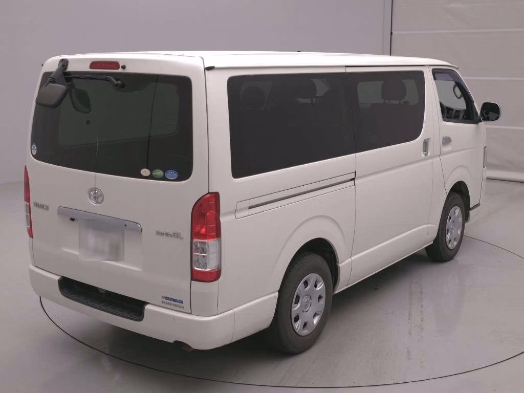 TOYOTA REGIUS ACE