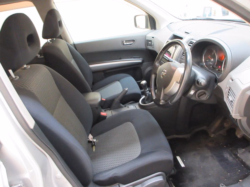 NISSAN X-TRAIL